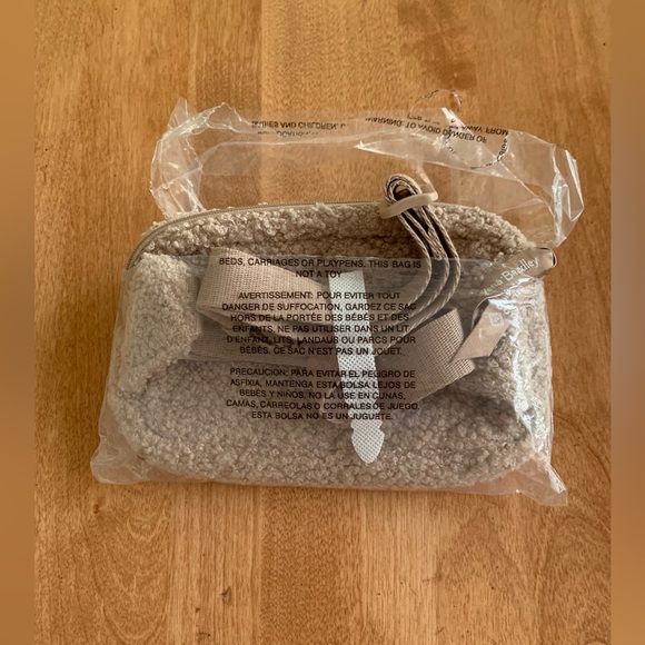 Vera Bradley Sherpa Mini Belt Bag Brand New With Tags - Picture 4 of 5